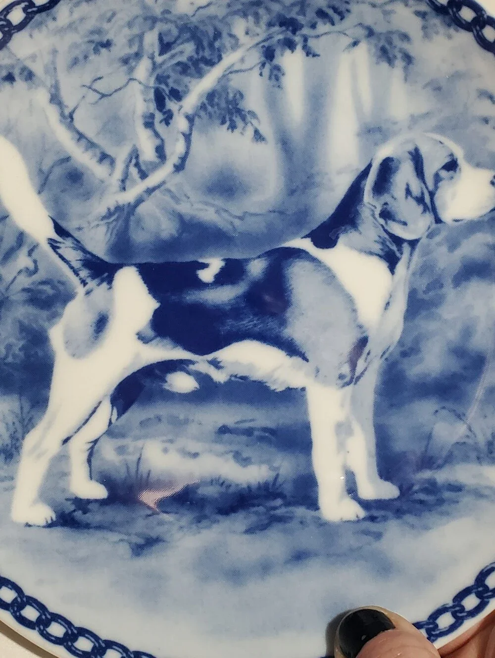 VINTAGE COLLECTORS PLATE. DENMARK. TOVE SVENDSEN BEAGLE. PORCELIAN PLATE